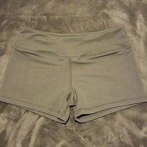 🦄 Gray stretch workout shorts